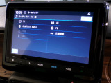CD、DVD、Bluetooth、AM、FM、AUX、スマートフォン接続ができます。