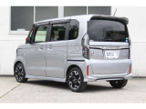 コンパクトだけど堂々としている。大胆さのなかにもどこか繊細さを感じる。そんな車です。