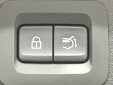 【パワーバックドア】スマートキーや運転席のボタンを押すだけでリアゲートが自動で開閉します!荷物を持っている時や、高い位置にあるバックドアを閉める際に便利な機能です♪