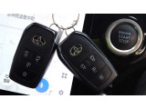 キーを取り出さずにドアを施錠&解錠。クルマの始動も可能です。