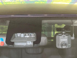 【トヨタセーフティセンス】走行中に前方の車両等を認識し、衝突しそうな時は警報とブレーキで衝突回避と被害軽減をアシスト。より安全にドライブをお楽しみいただけます。