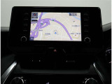 純正メーカー8インチディスプレイオーディオ&ナビキット装備!インパネ中央部のディスプレイに、オーディオ機能とスマホ連携機能を搭載!ナビキットを装着しており、車載ナビ もご利用いただけます♪