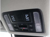電動スライドドアのスイッチ付です。車内からもスイッチひとつで楽にドアの開閉が可能です。電動なので開閉時に力を使う必要がなく、半ドアになることもありません!