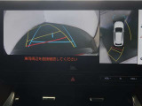 パノラミックビューモニター付きです。車両を上から見た様な映像を画面に表示。運転席からの目視だけでは見にくい、車両周辺の状況をリアルタイムでしっかり確認出来ます。