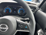 プロパイロット(同一車線運転支援)アクセル・ブレーキ・ステアリング操作をクルマがサポート。高速道路などで、ドライバーの負担を軽減します。
