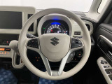 【ハンドル回り】インテリアに合わせたデザインのステアリングは、運転される方のことも考え、運転しやすい形状、大きさです。ぜひ一度、実際に触ってお確かめください。