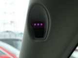 ドライバーモニターシステム:走行中に運転者が一定時間以上目を閉じたり、顔の向きを前方から大きく外したりするなどして居眠りやわき見などをしているとシステムが判断した場合音と表示で警告します。