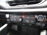 落ち着いた雰囲気の運転席回り!遠出をしても疲れにくい内装デザインです!