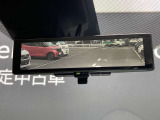夜間や天候、荷物の積載や人の乗車で見ずらい後方の視界がクリアになるスマートルームミラー