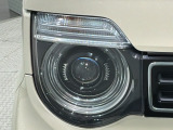 LEDヘッドライトは、点灯の瞬間から最大光量を発揮し、突然暗くなるトンネルなどでの安定感を高めます。