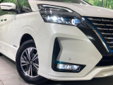 【LEDヘッドライト】悪天候や夜間走行時も良好な視界を確保し安心して運転できる高輝度LEDヘッドライトを装備!点灯速度が早く、消費電力も抑えられています。