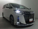 高輝度で点灯速度が速く、しかも消費電力の少ないLEDヘッドライトが装備されています!LEDの明るい光が走行中の視界の確保をサポートして、夜のドライブがより楽しく安全に運転できます♪
