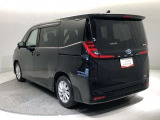 ご納車前にはエンジンオイル・オイルエレメント等を交換して、トヨタディーラーのエンジニアがしっかりと整備を致します。交換部品などに付いては、スタッフまでお尋ねください。
