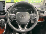 【純正革巻きステアリング】上質な革を使用することで、手にしっかり馴染みとても運転しやすいハンドルです♪