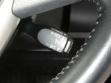 【レーダークルーズコントロール】(全車速追従機能付)付きです。車速に応じて追従支援してくれるので、ロングドライブも快適です。詳細は販売店スタッフまでおたずねください。