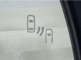 車線変更時の後方確認をアシストしてくれるブラインドスポットモニター!ドアミラーの死角を検知してくれるから車線変更もスムーズです。