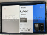 スマートキーは鍵をバッグに入れたままでもドアロックの開閉やエンジンのON・OFFができます。夜間や雨の日も鍵を探さなくて良いので便利です。
