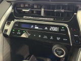 オートエアコンで快適な室内です。