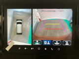 【全方位モニター】 4つのカメラで映像を映し出します。発進時、後退時も周囲の安全を確認し、サポートします^^
