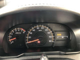 大型メーターで視界も良好な運転席廻りです。運転時の視線移動が少なくて済むので、安全性にも一役かってくれます。