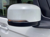 オシャレさと視認性を兼ね備えたLEDミラーウインカー♪