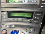 【オートエアコン】一度お好みの温度に設定すれば、車内の温度を検知し風量や温度を自動で調整。暑い&hellip;寒い&hellip;と何度もスイッチ操作をする必要はありません。快適な車内空間には必須の機能ですね♪