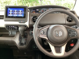運転席周辺のスマートなレイアウトが、操作のしやすさを実現。快適なドライブをサポートします。手元で操作ができる、電子制御パーキングブレーキ。