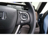 Hondaセンシングの機能のひとつ、アダプティブクルーズコントロール付!アクセルから足を離しても設定したスピードと前車との車間を保ち走行してくれます!車線維持もアシスト☆高速道路で疲労軽減ですね☆