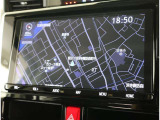 純正ナビを装備。タッチパネル式で使いやすく、お出かけもラクラクです。