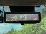【デジタルインナーミラー】後席の大きな荷物や同乗者で後方が確認しづらい時でも安心!カメラが撮影した車両後方の映像をルームミラー内に表示。クリアな視界で状況の確認が可能です!