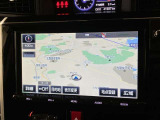 純正ナビを装備。タッチパネル式で使いやすく、お出かけもラクラクです。