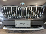 【キドニーグリル】BMWは約90年もの間、ほぼ全ての車両にひと目でBMWだと分かるこの特徴的なフロントグリルが備えられ、デザイン・アイコンとして親しまれてきました。