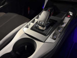 シフトレバーも操作性良く出来ています。運転縞柄ドライブモードを切り替え可能です。