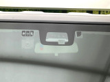 【スズキ セーフティサポート】走行中に前方の車両等を認識し、衝突しそうな時は警報とブレーキで衝突回避と被害軽減をアシスト。より安全にドライブをお楽しみいただけます。
