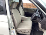 自社整備工場で点検整備をおこなってからお渡ししています。車検が残っている場合は『12ヶ月点検整備』を、車検整備付きの場合は『車検整備』をおこないます。整備費用は車両本体価格に含まれています。