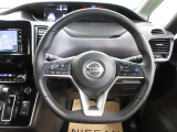 運転が楽しくなる明るく開放的な運転席まわりです。