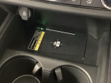 スマートフォンの充電ができるワイヤレス充電器が付いてます☆