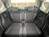 当社の中古車は、フロアマット付きで販売しておりません。中古車という特性上匂いや見栄えなどの状態が左右される為です。純正、社外の新品マットをご検討いただけます。予め得ご了承下さい。