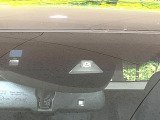 【ホンダセンシング】走行中に前方の車両等を認識し、衝突しそうな時は警報とブレーキで衝突回避と被害軽減をアシスト。より安全にドライブをお楽しみいただけます。