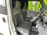 運転席シート廻りは使用感も少なく、良好な状態となっています。丁寧に使われていたことがよくわかりますね。