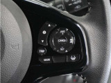 ◆アダプティブクルーズコントロール◆予め設定した車速内でクルマが自動的に加減速。前走車との適切な車間距離を維持しながら追従走行します。【LKAS】車線維持支援システムでステアリング操作を支援。