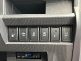 【シートヒーター】寒い日に重宝するシートヒーター!エアコンより早く温まってくれるので寒がりの人も安心ですね♪エアコンの温風は乾燥するから苦手、という方にもをおすすめです。
