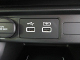 入力用と充電用のUSBジャックが付いています。
