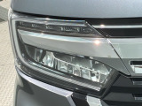 LEDヘッドライトは、点灯の瞬間から最大光量を発揮し、突然暗くなるトンネルなどでの安定感を高めます。