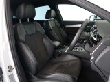 Audi車はどの車種も全てレザーハンドルです。そこにはAudiのこだわりがあり質感の高いレザーでしっかりと手に馴染み、高級感を演出します。