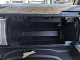 運転席に収納があります。