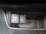 便利な充電用USBジャックと12V電源ソケットを設置しております。周辺機器の充電にご利用頂けます☆