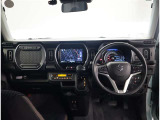 オシャレなインテリアで運転する気分も盛り上がりますよね^^