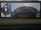 パノラミックビューモニター付きです。車両を上から見た様な映像を画面に表示。運転席からの目視だけでは見にくい、車両周辺の状況をリアルタイムでしっかり確認出来ます。