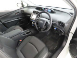 シンプルで使いやすいデザインの運転席です。